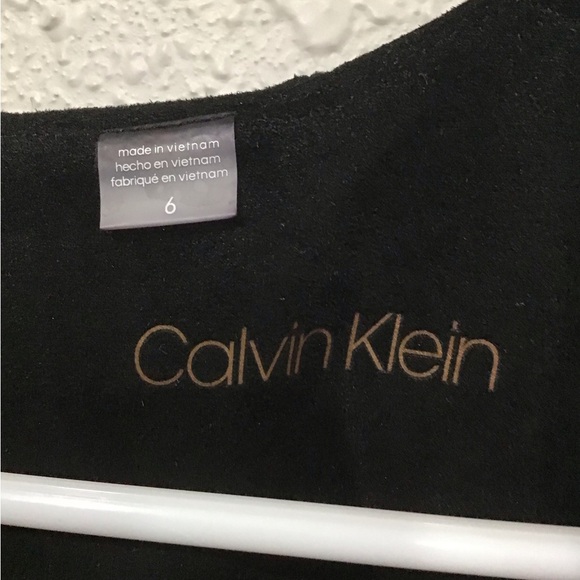 Calvin Klein Women’s Black Faux Suede Sheath Dress Size 6 Sleeveless Midi Logo - Picture 3 of 7